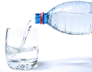 Полезно ли пить воду зимой
